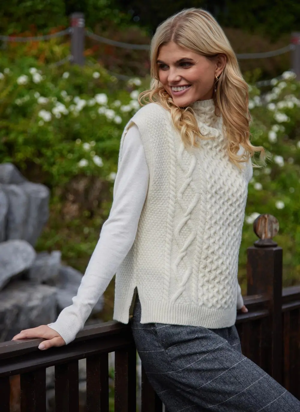 Achill Wool Cashmere Sleeveless Turtleneck Sweater